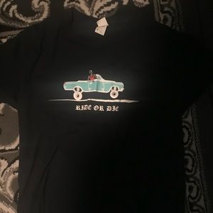 Rue21 Skelton in a car